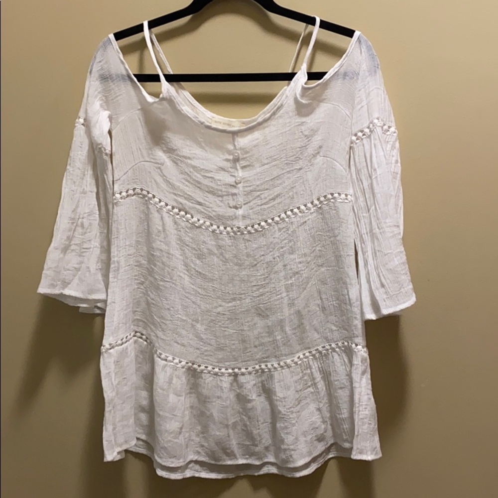 HAUTE SOCIETY WHITE FLOWY COLD SHOULDER TOP